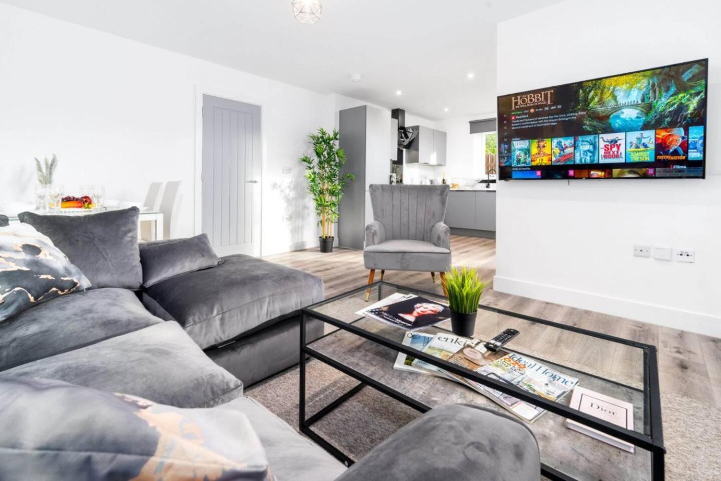 Luxury Apartment - 2 Bedrooms - Balcony - Parking - Netflix - Wifi - 7Mc Birmingham Exterior photo