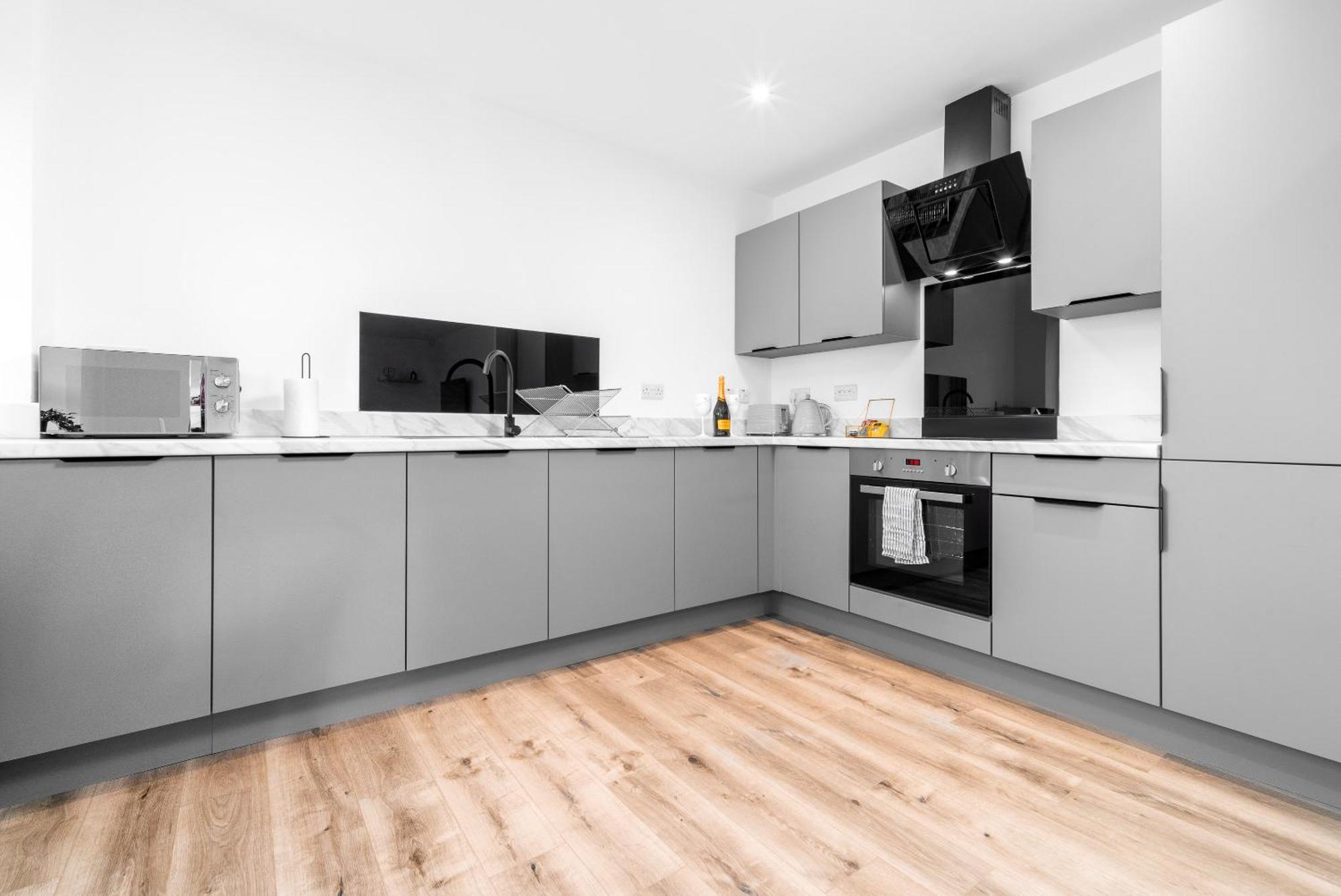 Luxury Apartment - 2 Bedrooms - Balcony - Parking - Netflix - Wifi - 7Mc Birmingham Exterior photo